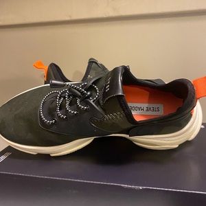 Woman’s Steve Madden sneakers